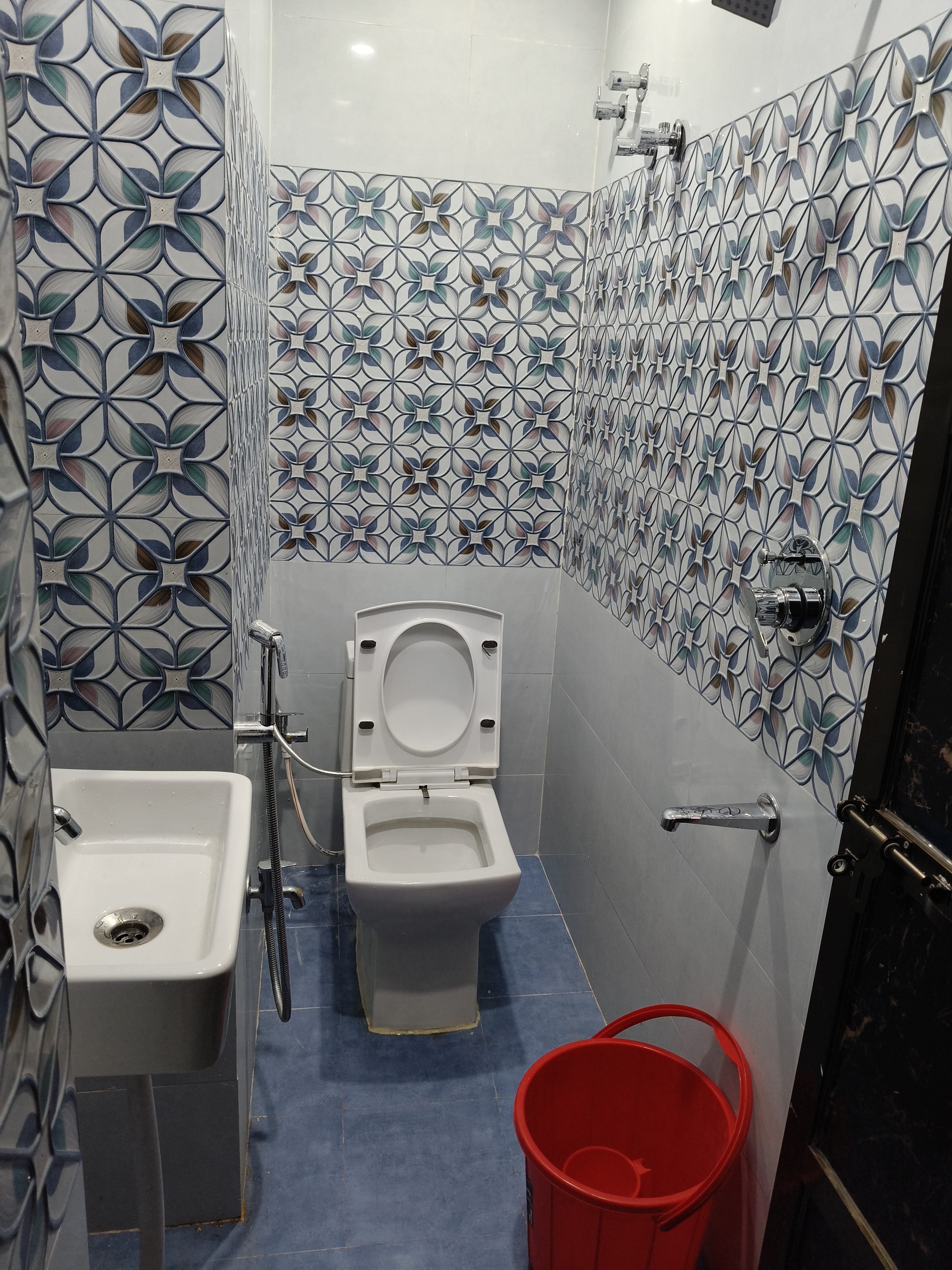 SHIVKASHI PAYING GUEST HOUSE - Tap to explore photos
