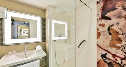 Mercure P Room Type - Non-smoking Privilege Room with 1 double bed, town side