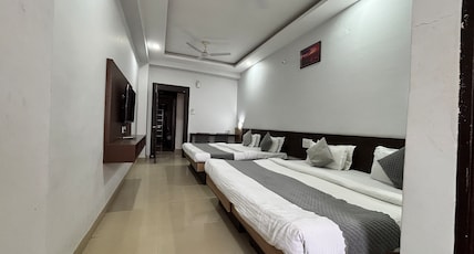 White Pearl Room Type - Family room