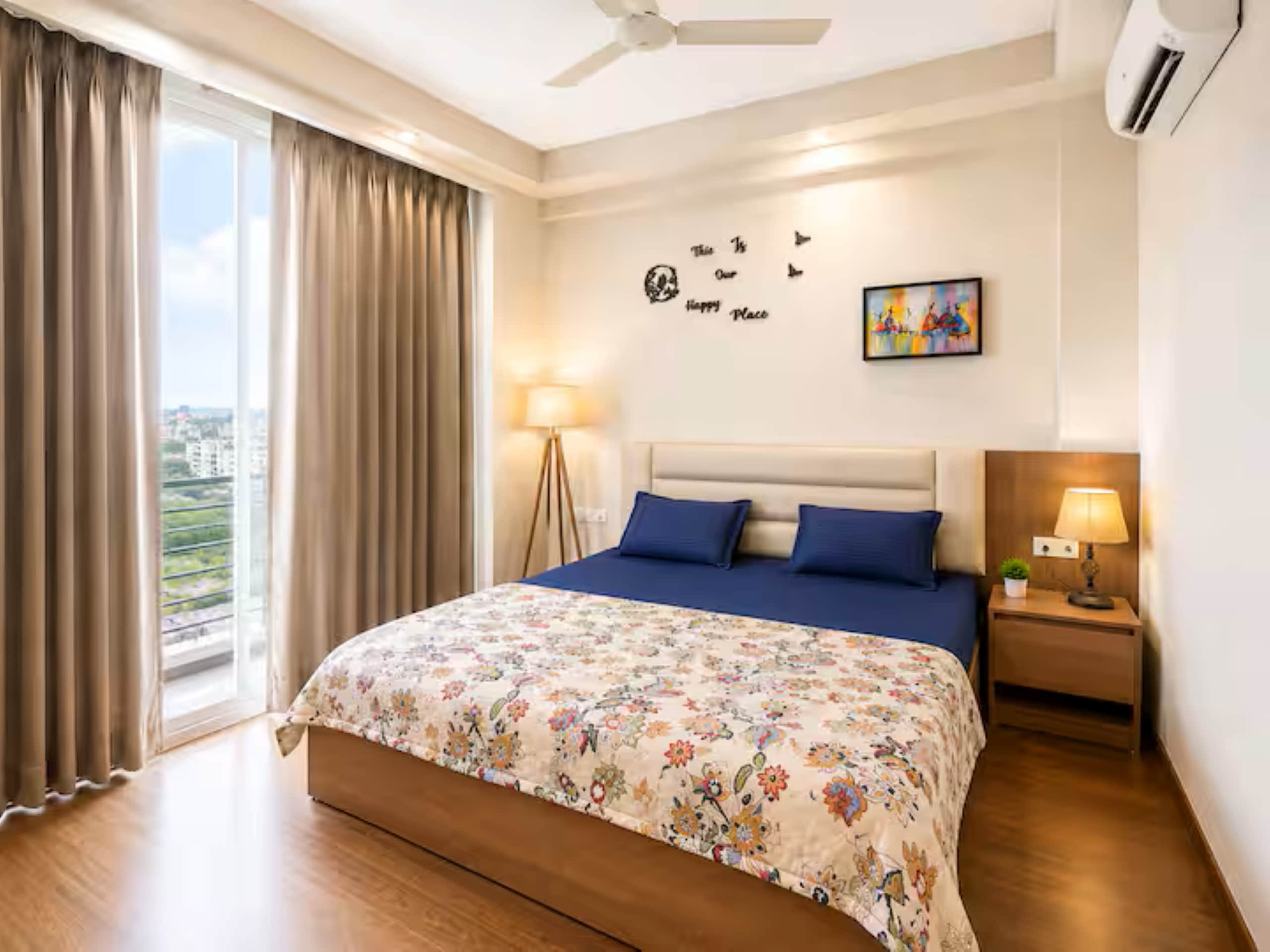 Happy Home Stay Near Pari Chowk Omaxe trade - Tap to explore photos