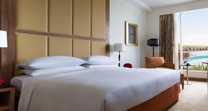 Bengaluru Marriott Hotel Whitefield Room Type - Premium Guest Room, 1 King Bed, Mobility Accessible Room with Bathtub