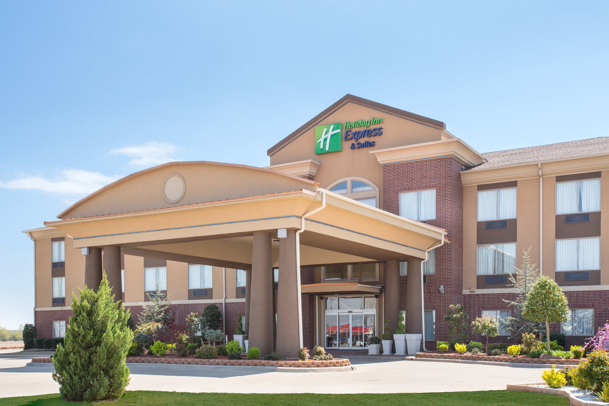 Holiday Inn Express and Suites Hotel - Pauls Valley - Tap to explore photos