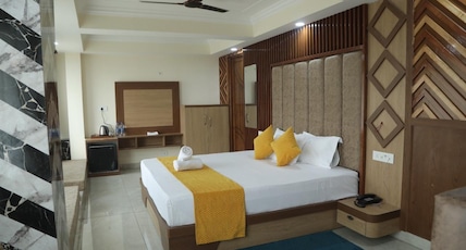 Hotel Radha Vallabh Room Type - Family Suite Mountain View Hotel Radha Vallabh Room Type - Family Suite Mountain View