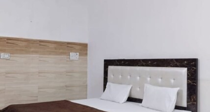 Shri Ji Rooms Room Type - Standard Room - AC