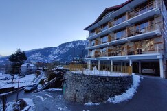 Nehru Kund Heights By Jitainn River & Mountain View