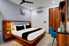 Super Townhouse Status By Sbg Near Anand Vihar Vaishali Metro Station