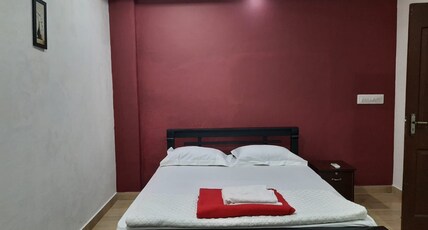 Dhoni castle Room Type - Deluxe Non AC
