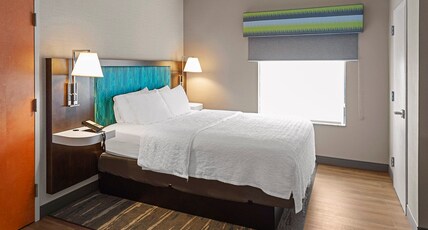 Hampton Inn by Hilton NANUET Room Type - 1KNG STUDIO CNF TBL NOSMOK