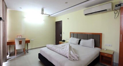 Hotel R Continental Room Type - DELUXE ROOM