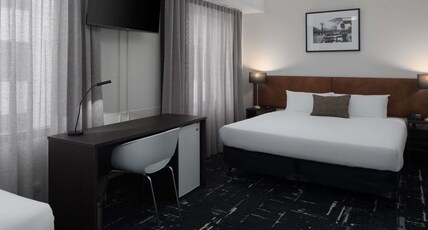 Mercure Melbourne City Centre Room Type - Superior Room 1 King Bed, Accessible Bathroom Mercure Melbourne City Centre Room Type - Superior Room 1 King Bed, Accessible Bathroom