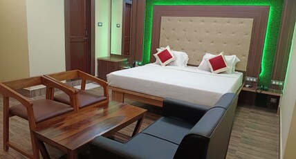 SAPPHIRE PLAZA Room Type - Deluxe Room with Sofa
