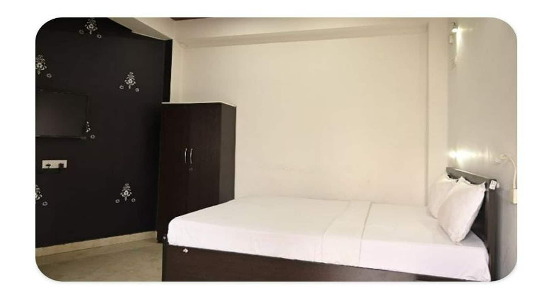 Laxmi Guest House Jadavpur - Tap to explore photos