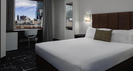 Mercure Melbourne City Centre Room Type - Standard Room 1 Queen Bed