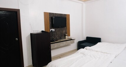 Hotel Chakasha Govindam (Property Near Devprayag Sangam) Room Type - AC Quad Sharing Deluxe Room