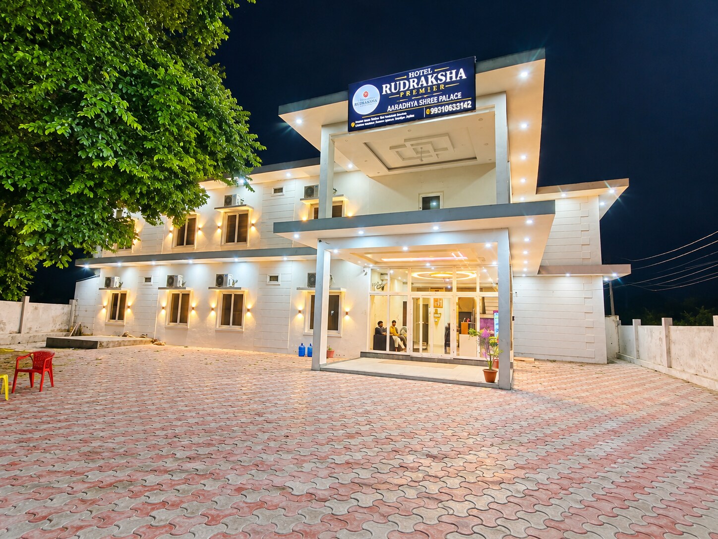 Hotel Aaradhya Shree Palace - Tap to explore photos