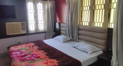 Hotel Holiday House Room Type - AC Deluxe Double Room