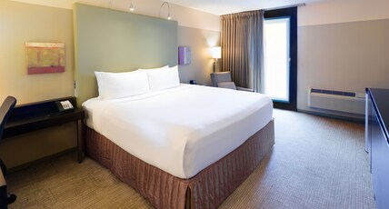 Crowne Plaza Chicago West Loop Room Type - 1 King Bed Standard High Floor Balcony
