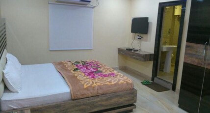 HOTEL CRYSTAL INTERNATIONAL Room Type - Deluxe Ac Room