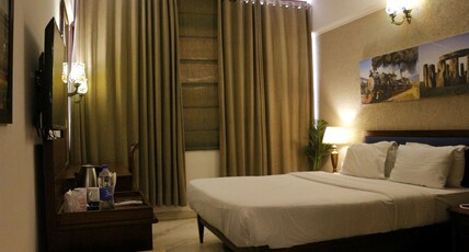 Hotel Embassy Room Type - Suite Room With Living Room