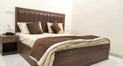 BACHAN HOTEL Room Type - Deluxe Room With City View