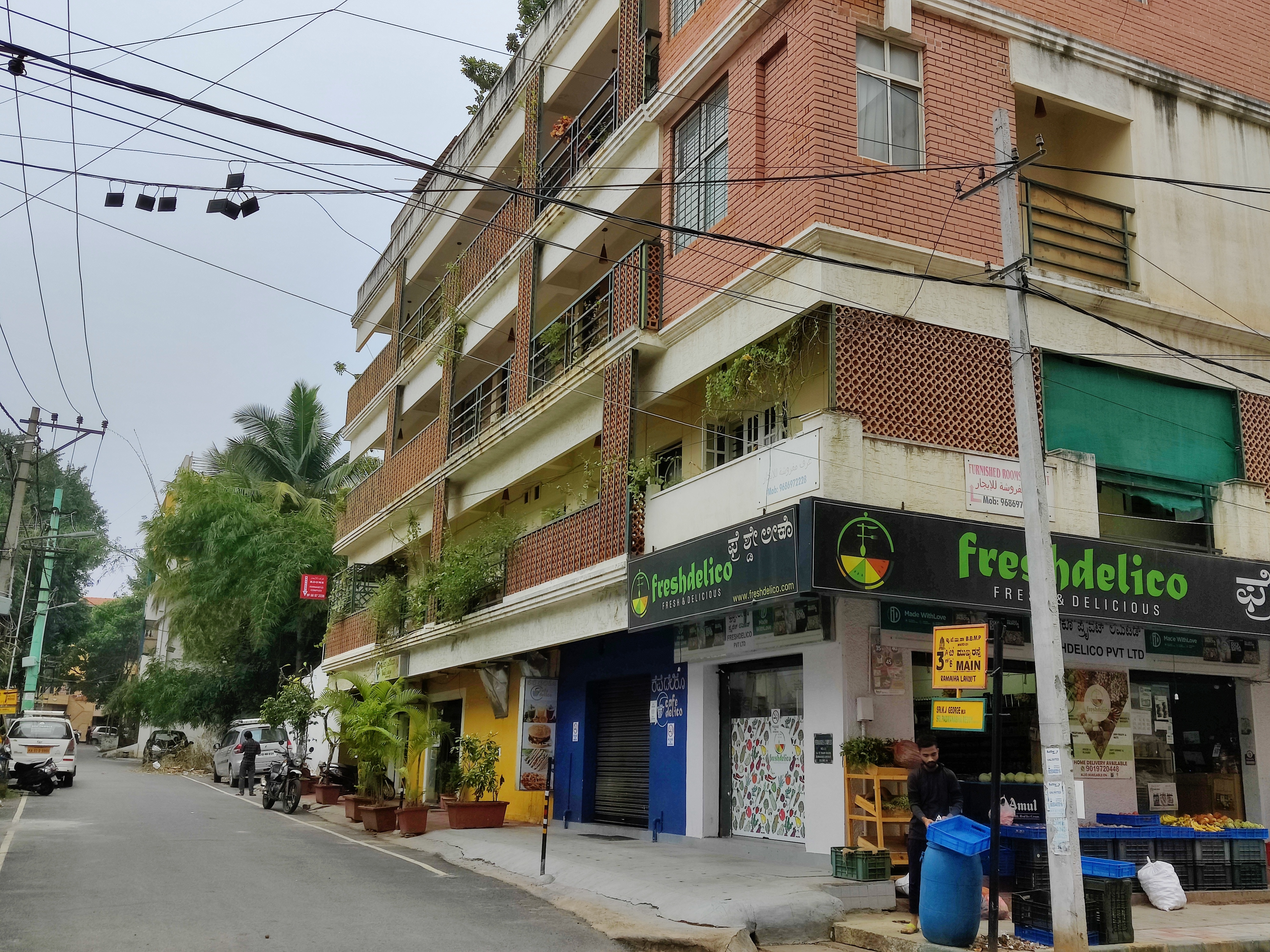 Fernandes Complex - Tap to explore photos