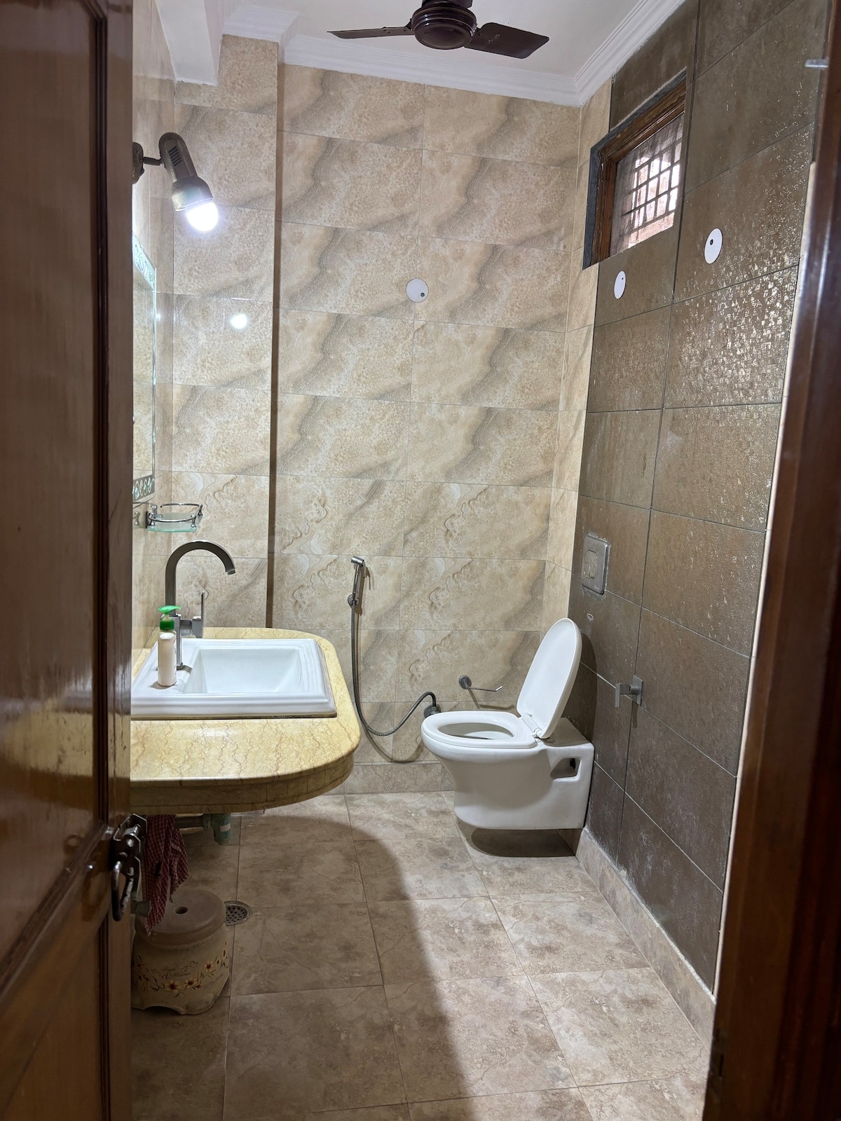 Couple friendly room with limited kitchen - Tap to explore photos