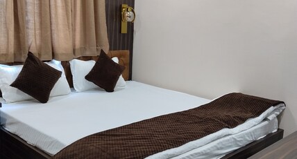 Al Khalifa Banquet Hotel & Restaurant Room Type - Standard Room With Queen Bed