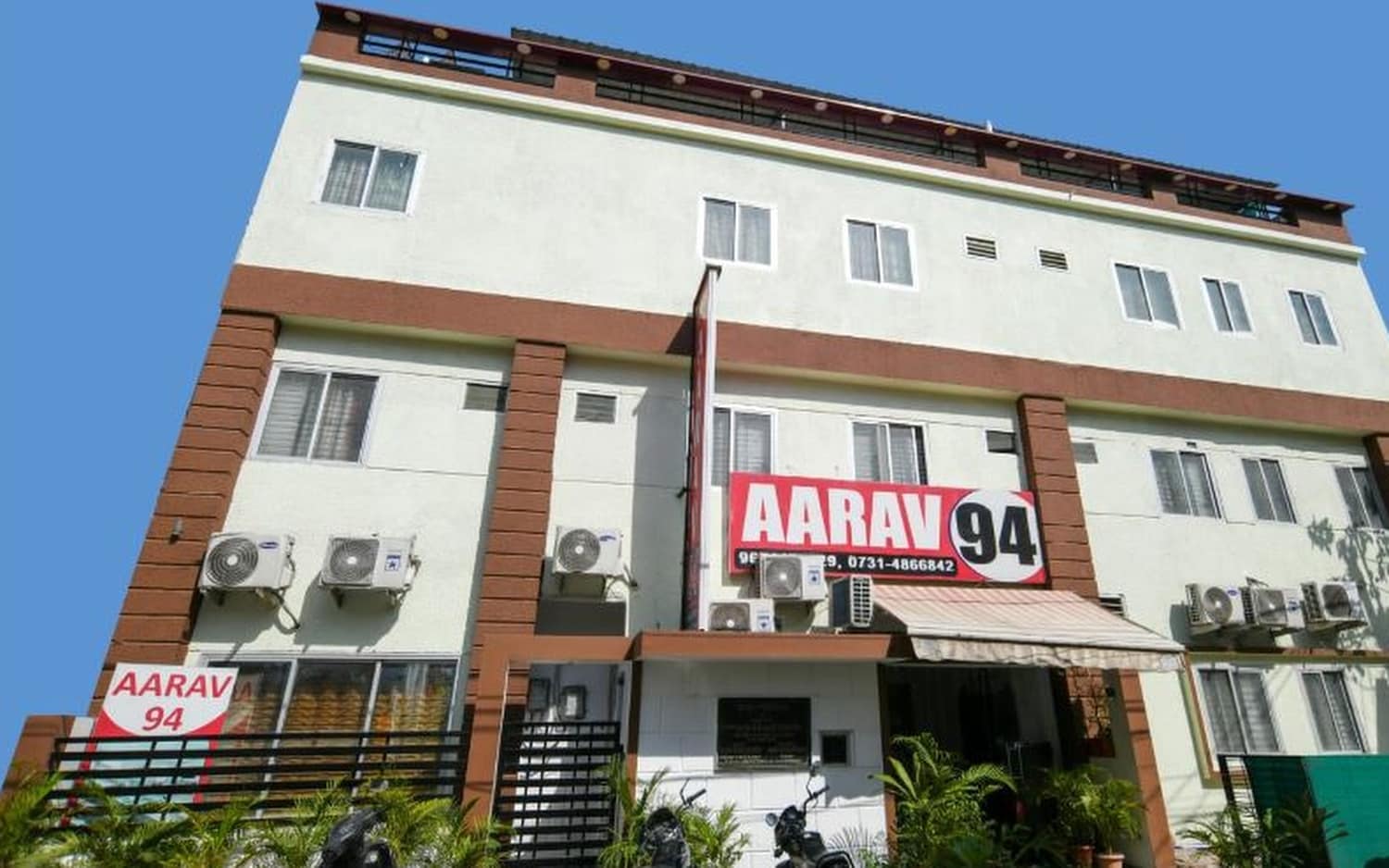 Hotel Aarav 94 - Tap to explore photos
