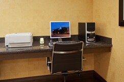 Holiday Inn Express Hotel & Suites Belmont