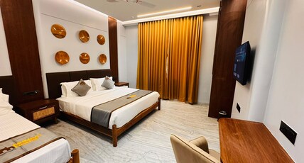 Hotel Mumbai House Pithampur Room Type - Suite Room