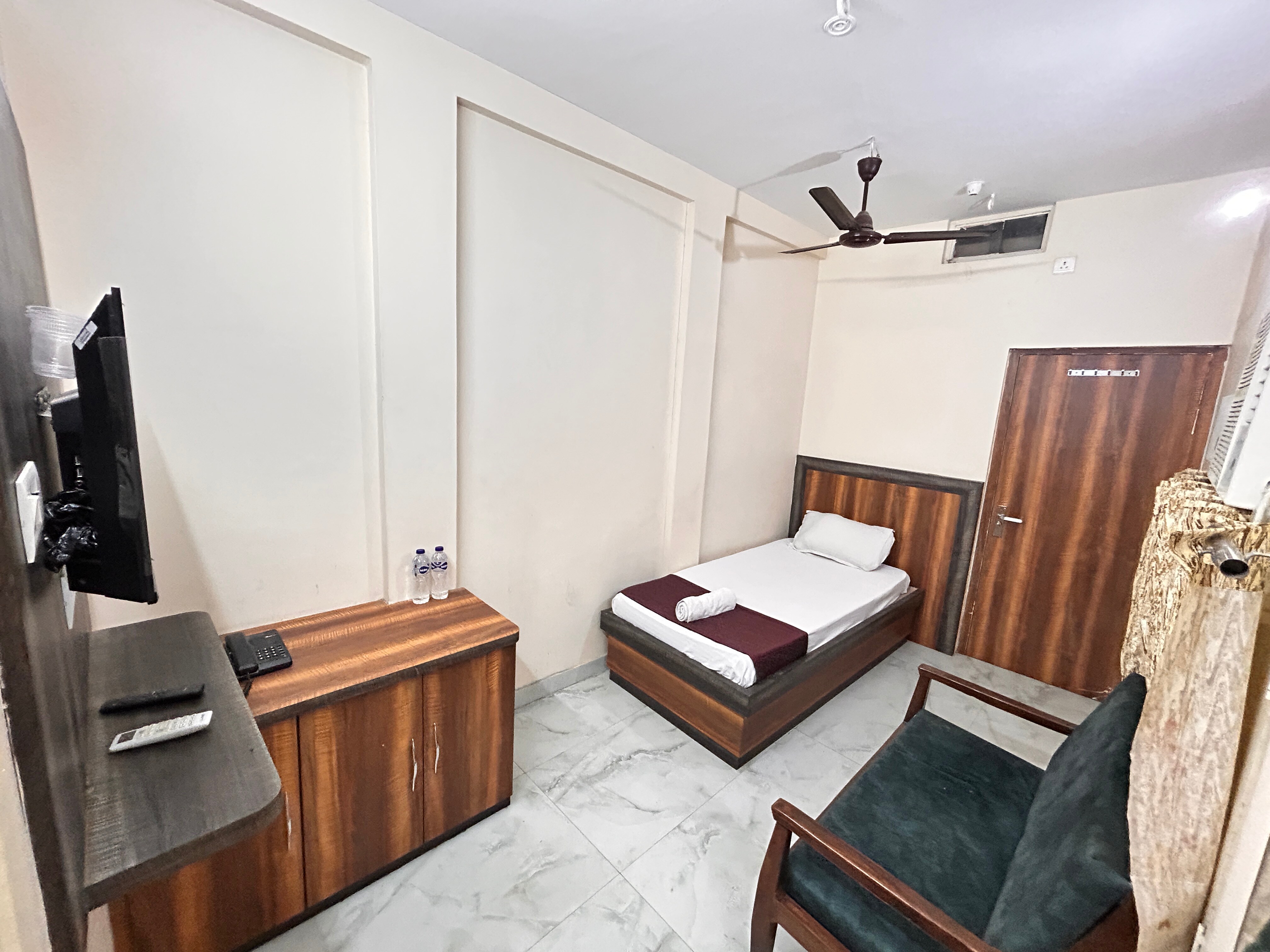 Hotel Yatri - Tap to explore photos