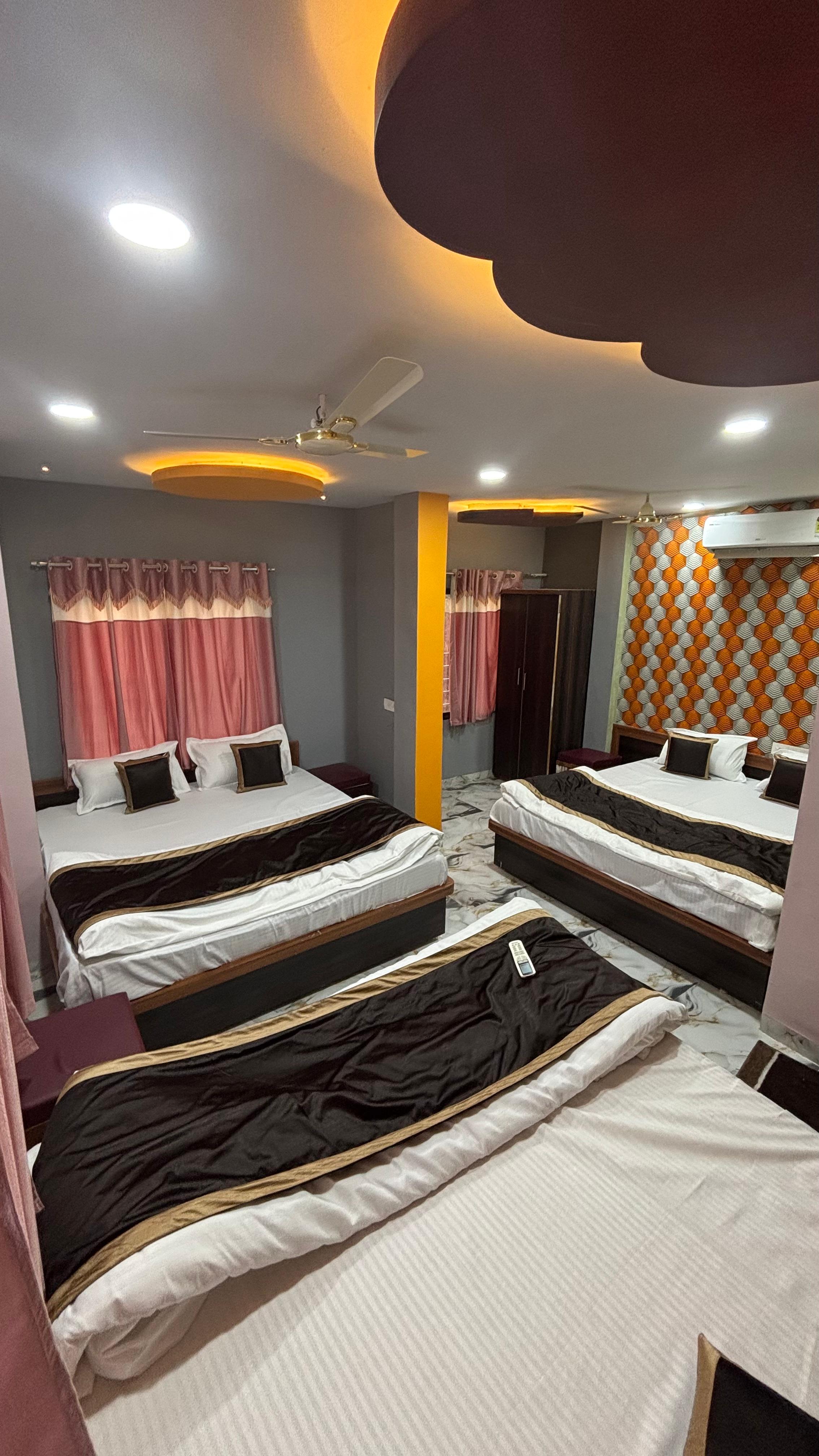 Hotel Umesh - Tap to explore photos