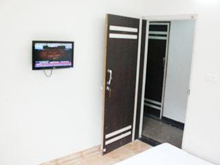 Gaurav Lodge - Tap to explore photos