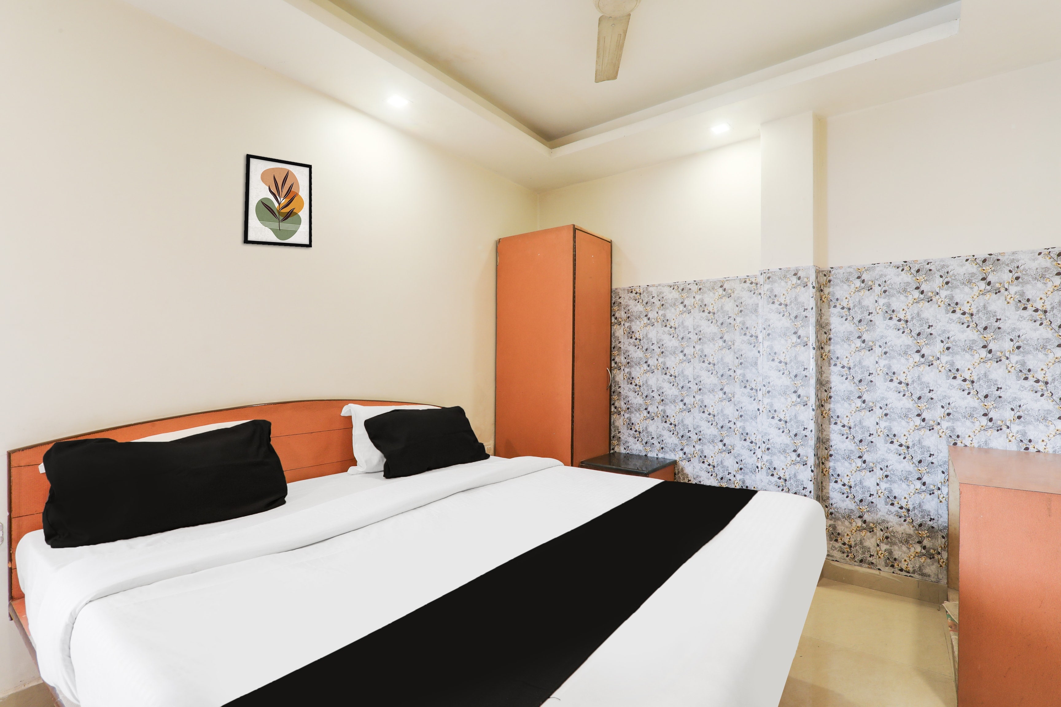 Hotel O TJ INTERNATIONAL - Tap to explore photos