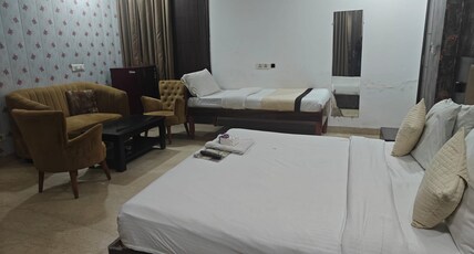 Akshay International Hotel Room Type - Super Deluxe Room