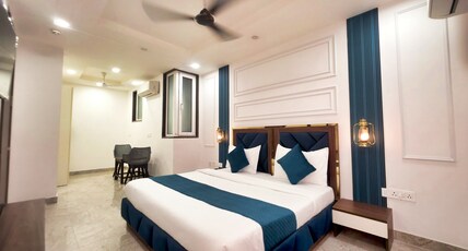 Hotel Homeaste 001 Near Yashobhoomi Convention Center Room Type - Deluxe Double Studio