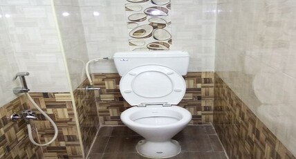 BALAN GUEST HOUSE Room Type - Triple bed AC