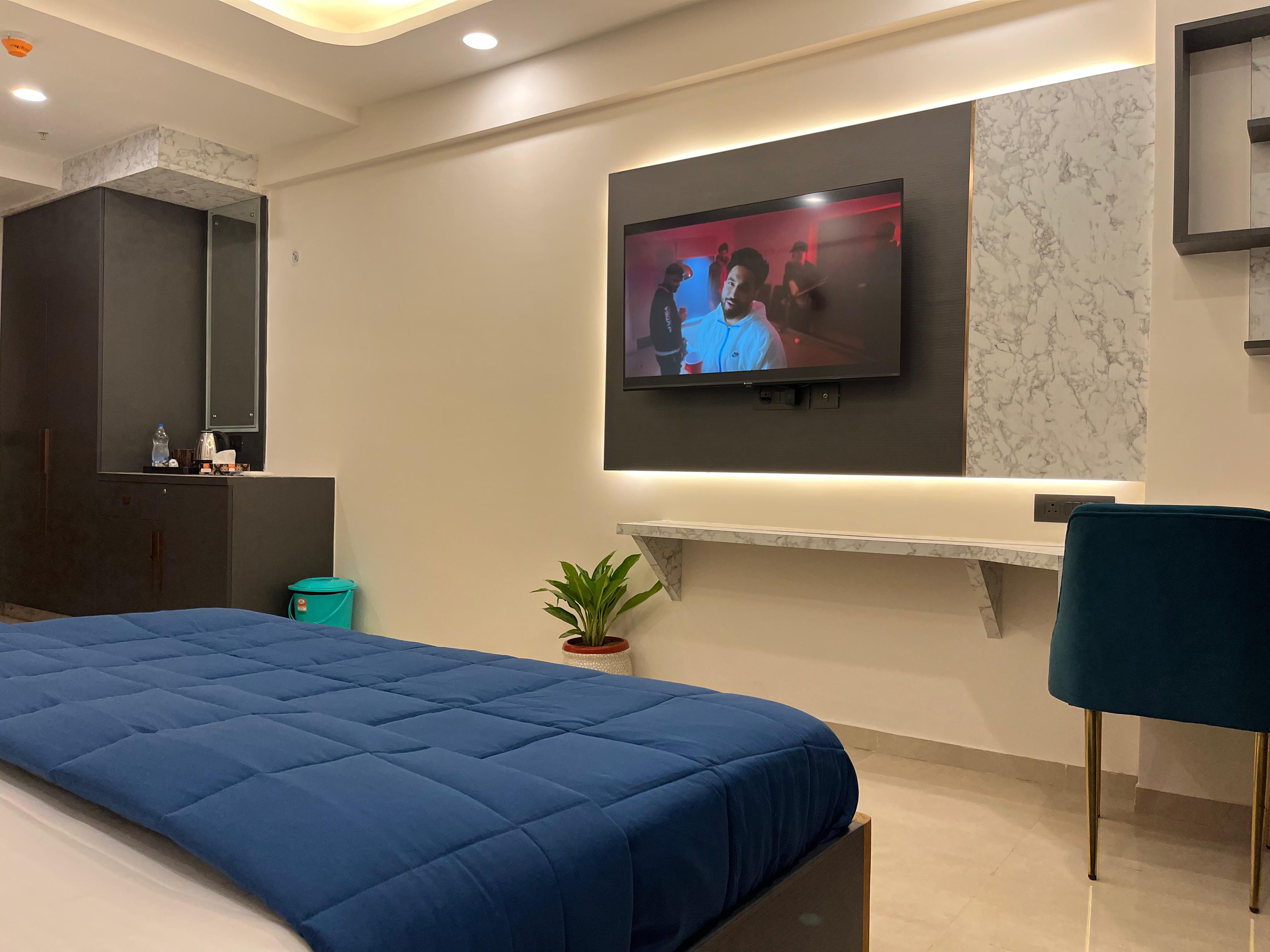 The Luxurious Stay | Omaxe Hazratganj - Tap to explore photos