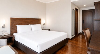 Journeyhub Sukhumvit Bangkok 26 Room Type - Superior King Room