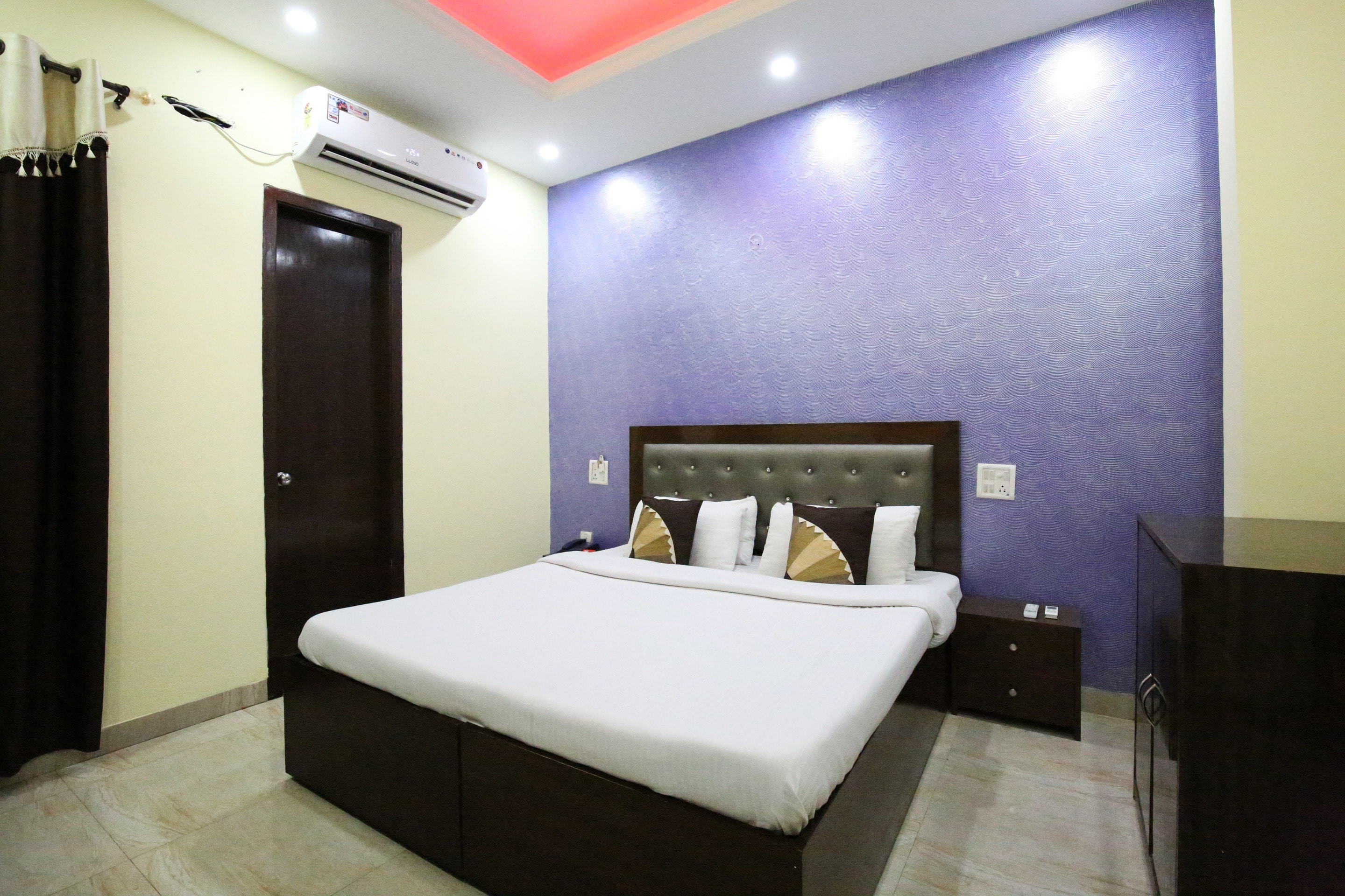 Hotel O Kohinoor City - Tap to explore photos