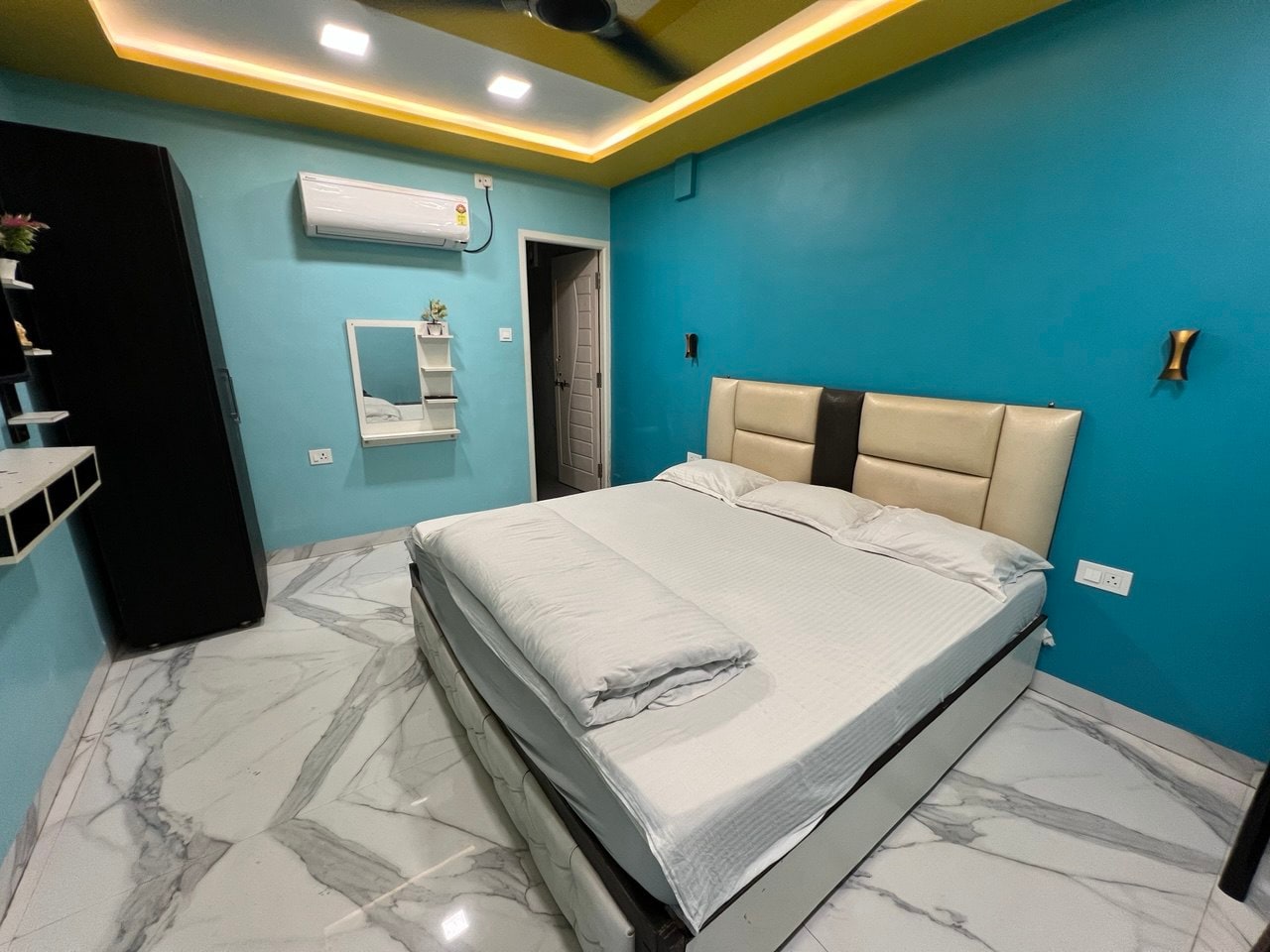 Prakash Landmark - Tap to explore photos