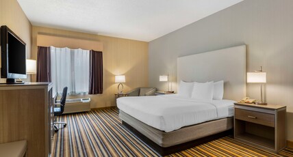 Best Western Plus New England Inn & Suites Room Type - 1 King Bed, Mobility Accessible, Bathtub, Non-Smoking, Full Breakfast