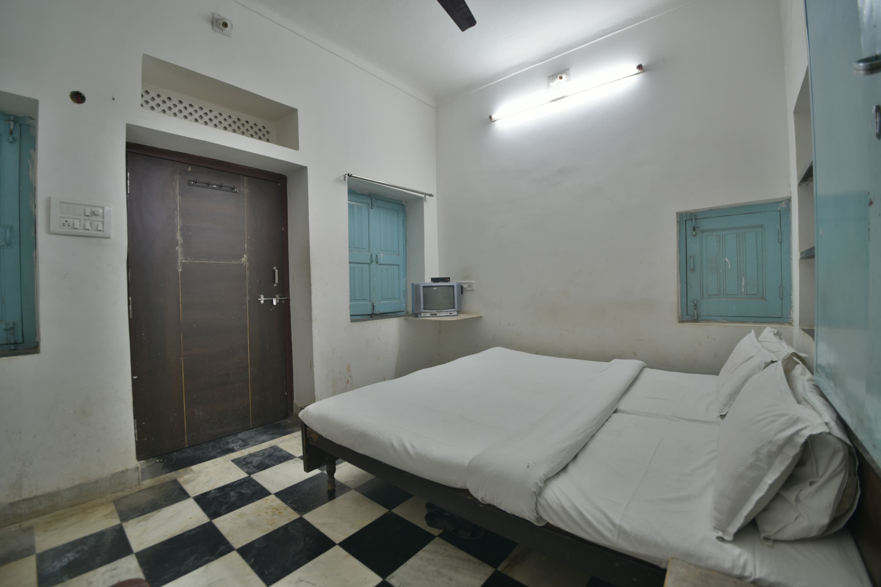 TAK GUEST HOUSE - Tap to explore photos