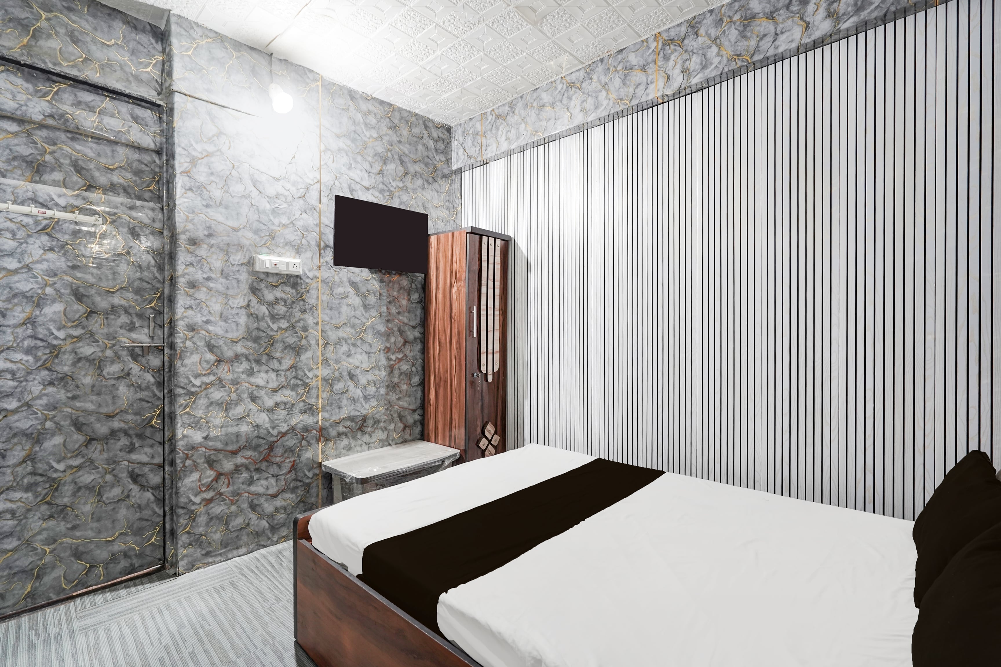 Hotel O Kadodara Surat Sanjivani Hospital Formerly Rolex - Tap to explore photos