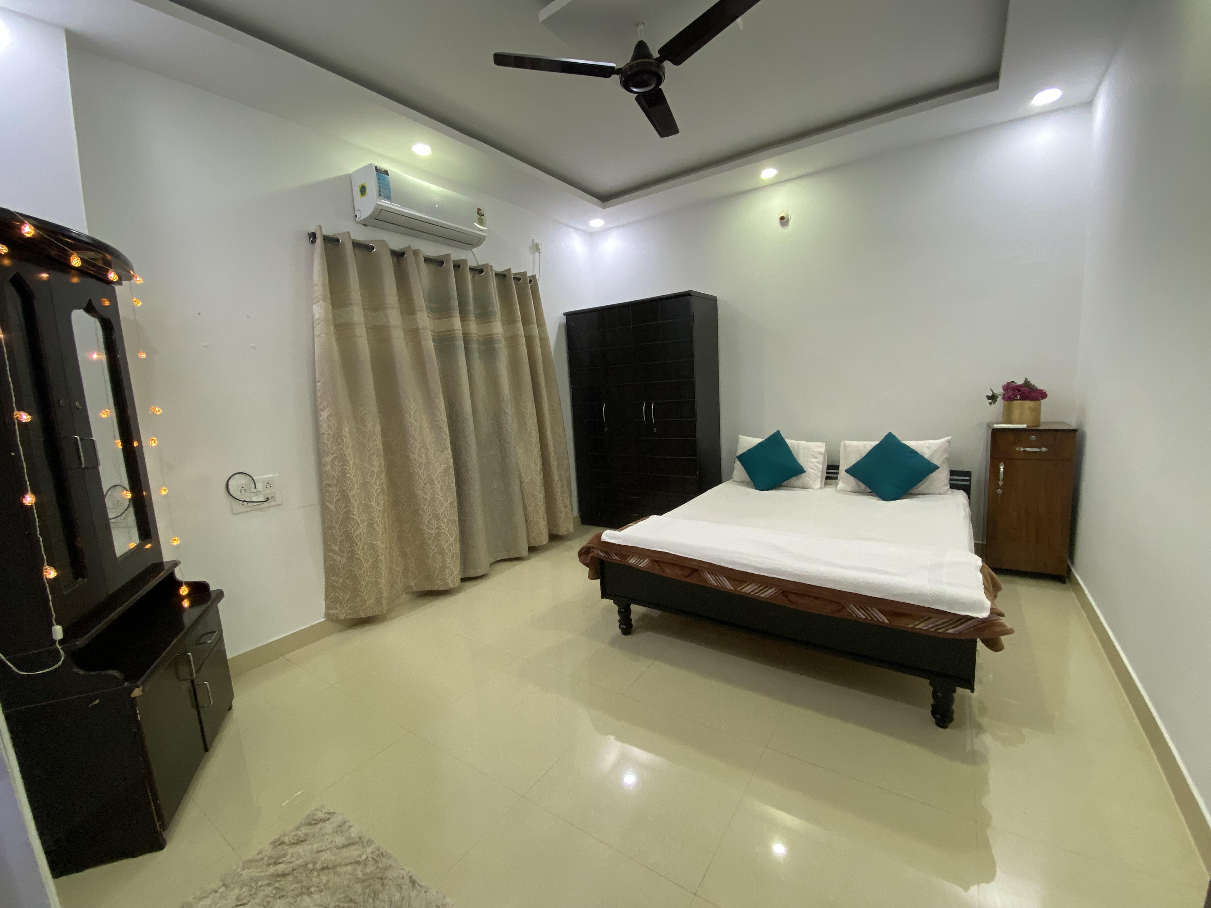 SRT HOMELY STAY WITH ALL AMENITIES - Tap to explore photos