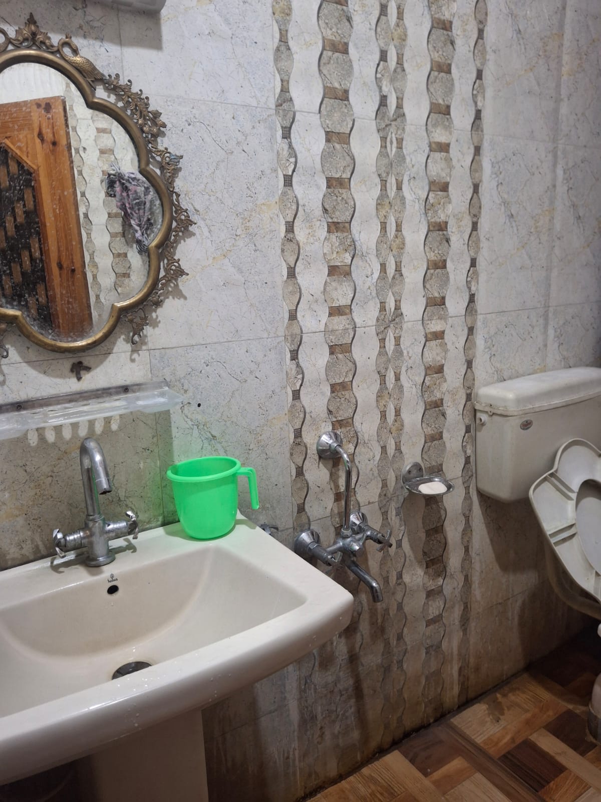 Izzat Guest House - Tap to explore photos