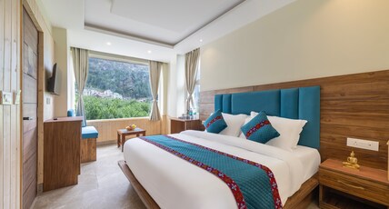 The Ravasa Room Type - Deluxe King Bed Room with Mountain View
