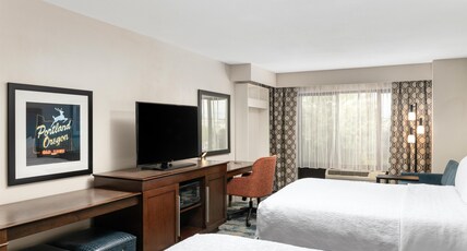 Hampton Inn Portland East Room Type - 2 QNS W  SOFABED NONSMOK