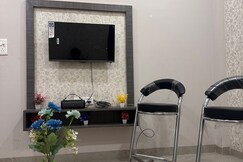 1BHK Bright Airy Apartment Near Bombay Hospital