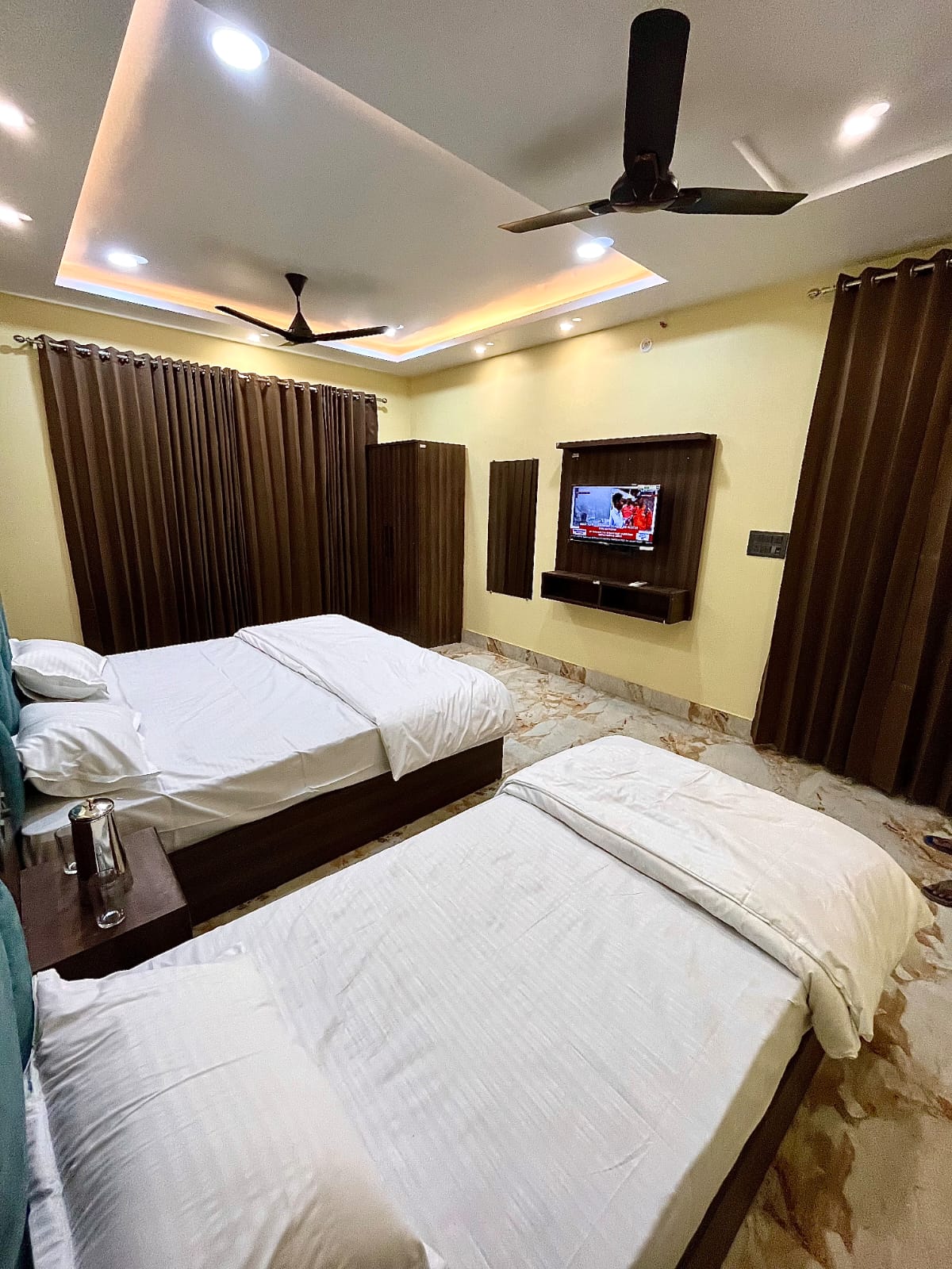 Strawbell Residenzia - Tap to explore photos